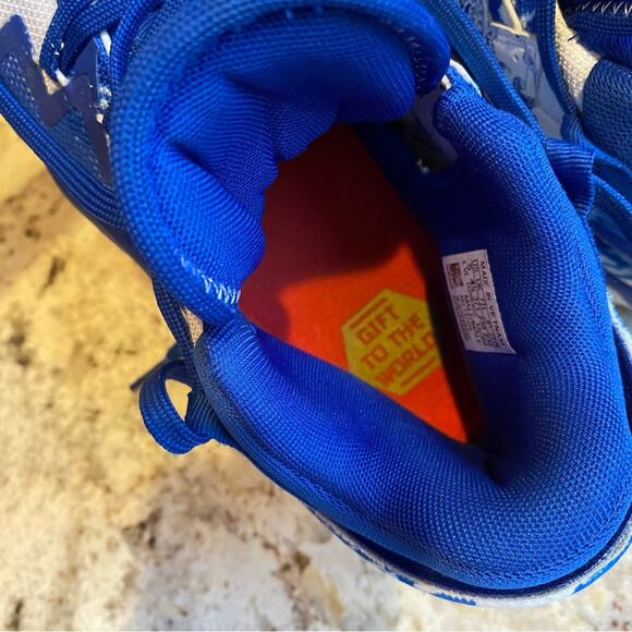 2021 D.O.N. Issue #2 'Kumu Clouds & Dragon'
Adidas US Mens 5 EUC Worn 1x - Picture 12 of 16